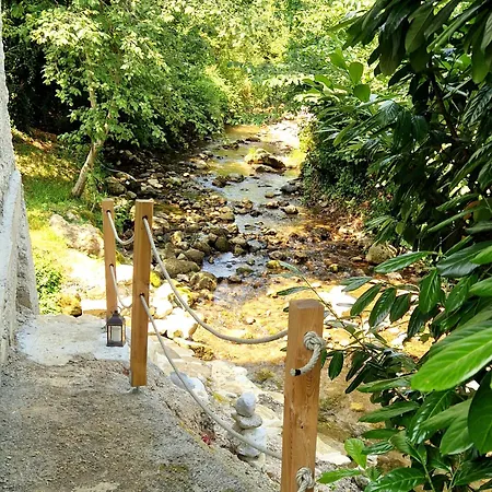 Atelje Mlin Umetnin Retreat בית אירוח *