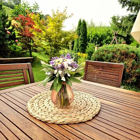 Atelje Mlin Umetnin Retreat בית אירוח