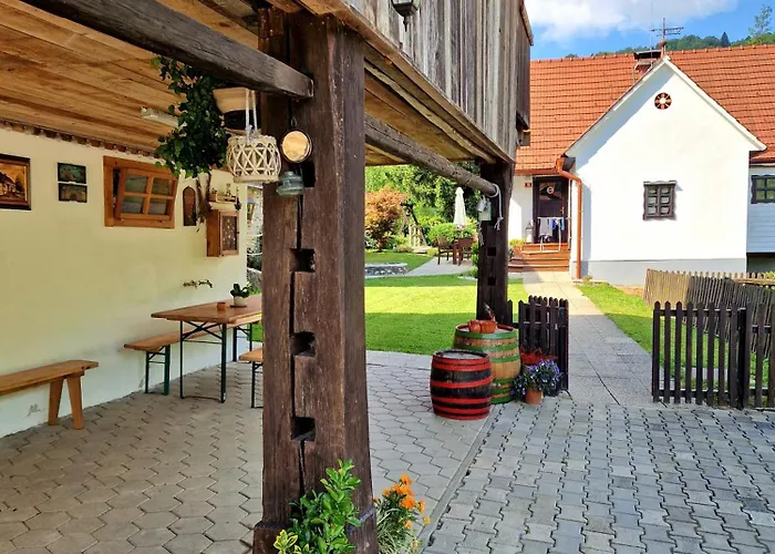 Atelje Mlin Umetnin Retreat 센튜어